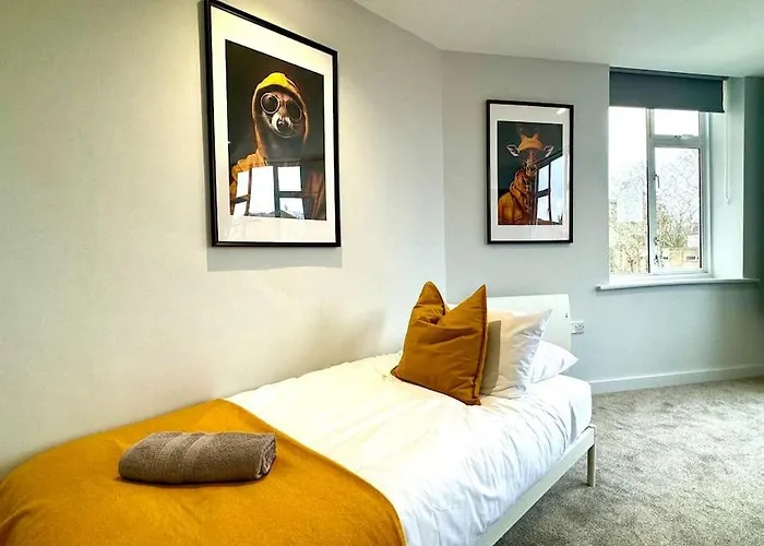 Massive 3 Bedroom - Ground Floor - Near The Beach!