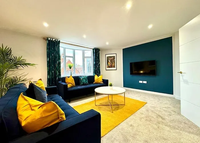Massive 3 Bedroom - Ground Floor - Near The Beach!