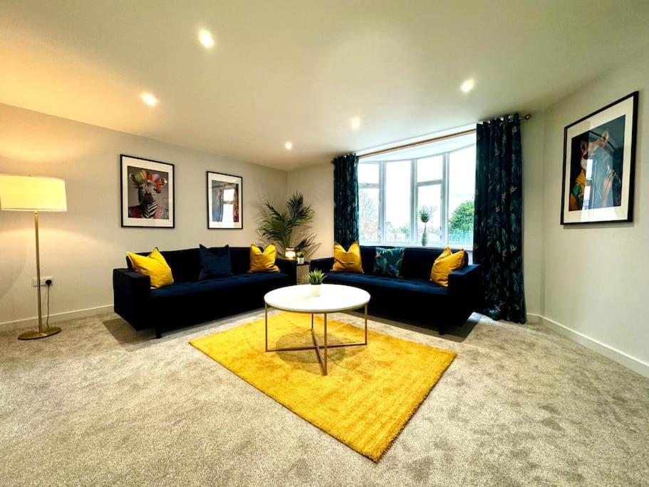 Massive 3 Bedroom - Ground Floor - Near The Beach! * Bournemouth