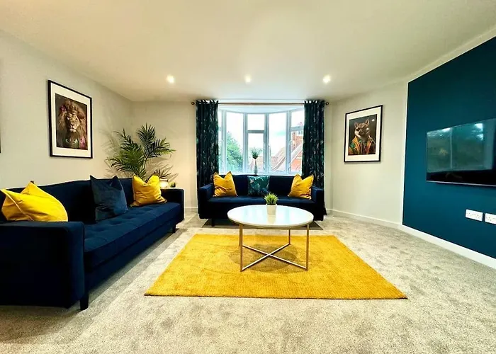Massive 3 Bedroom - Ground Floor - Near The Beach!