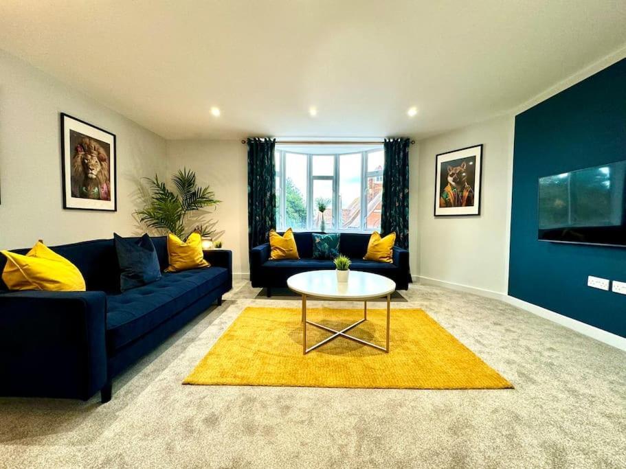 Massive 3 Bedroom - Ground Floor - Near The Beach!